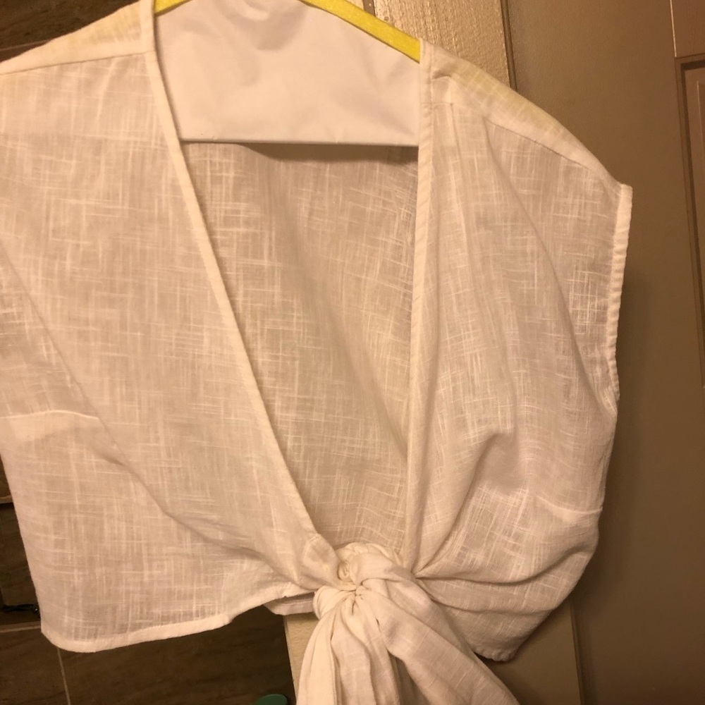White billabong tie shirt
